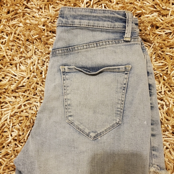 🌸 - Picture 4 of 4